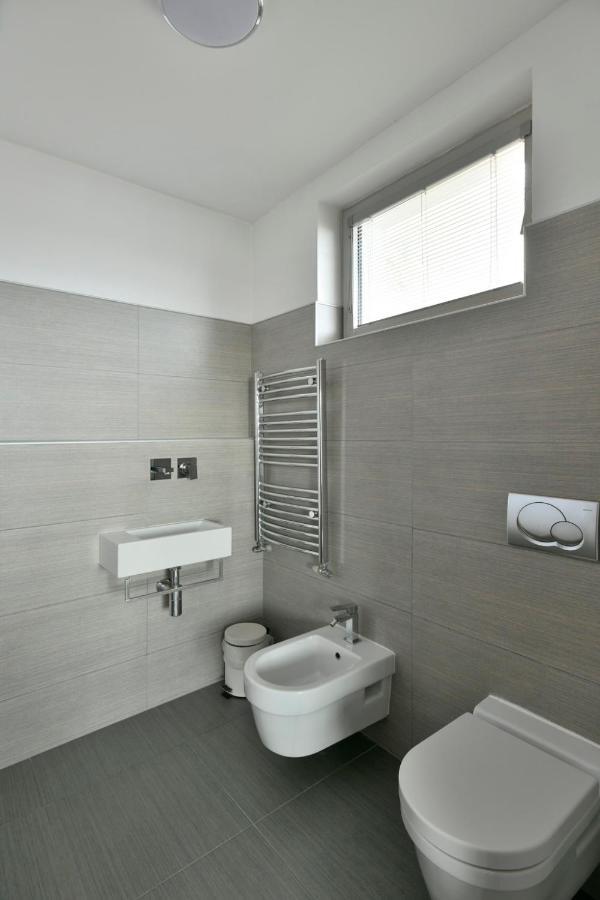 River View Apartments Hotel براتسيلافا المظهر الخارجي الصورة