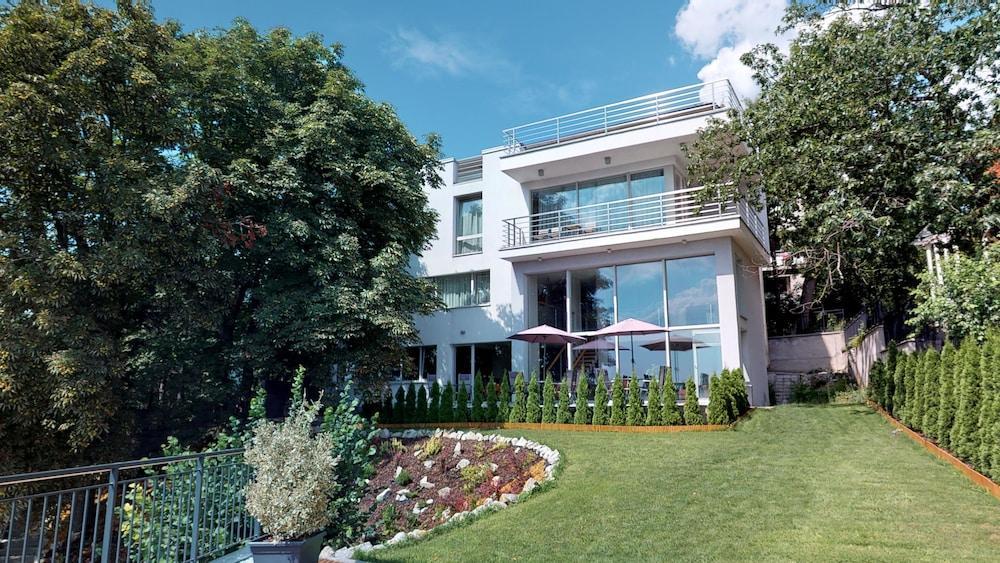 River View Apartments Hotel براتسيلافا المظهر الخارجي الصورة