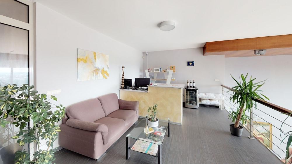 River View Apartments Hotel براتسيلافا المظهر الخارجي الصورة