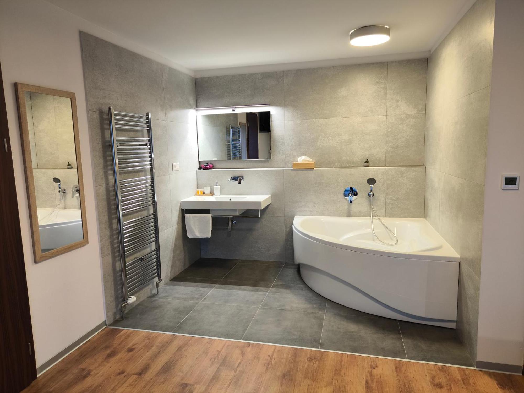 River View Apartments Hotel براتسيلافا المظهر الخارجي الصورة