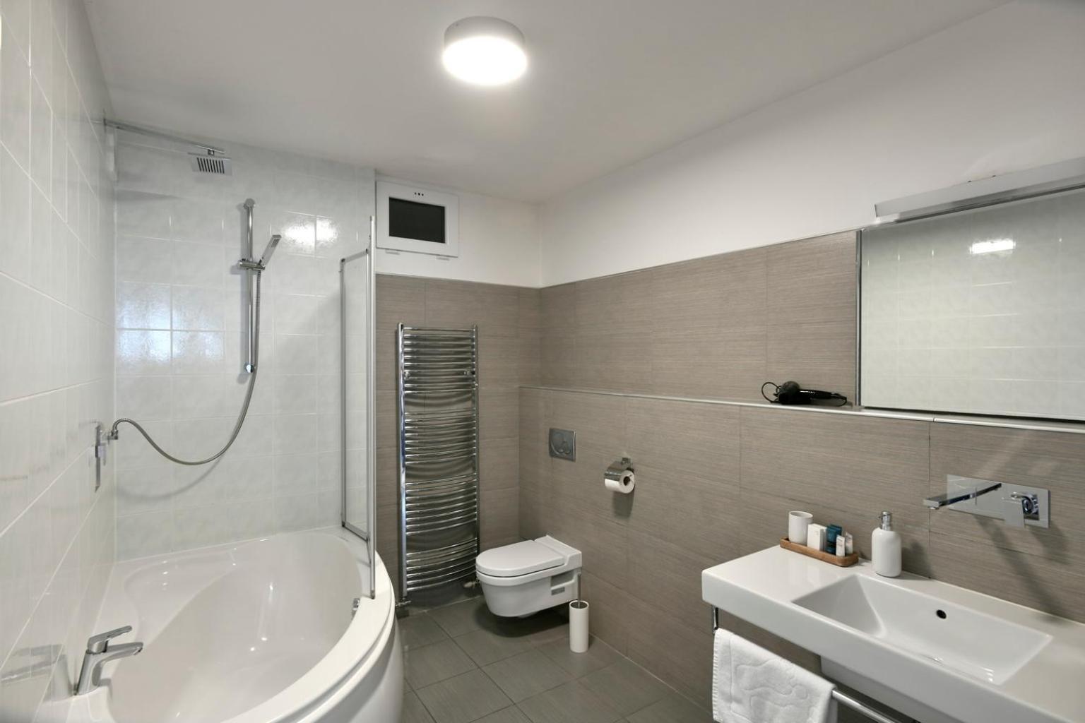 River View Apartments Hotel براتسيلافا الغرفة الصورة