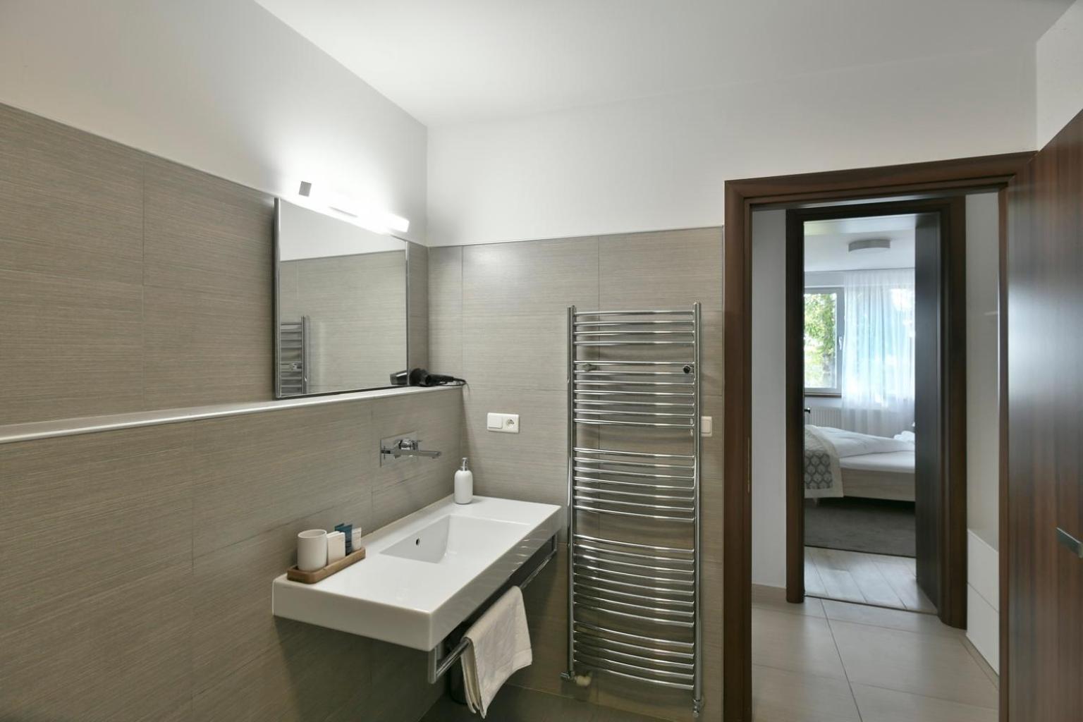 River View Apartments Hotel براتسيلافا الغرفة الصورة
